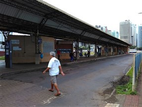 Problemas na locação de banheiros provisórios atrasam início da demolição do Terminal de Maringá